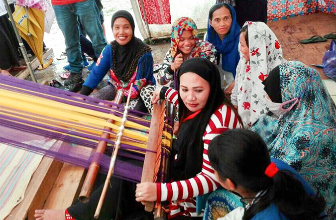 At the Sinagtala Weavers Association in Balo-i, 12 women displaced by the Marawi battle are being trained in traditional weaving techniques to produce textiles for income generation, and to build their sense of cultural identity in the aftermath of the siege. Photo: UN Women