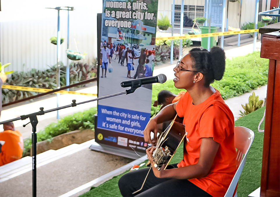 Jobecca Watinga singing the ‘My Dream ‘song during the launching at Marianville Secondary school, Port Moresby, PNG. Photo: UN Women