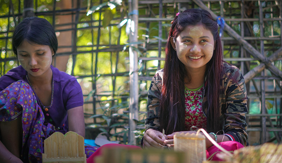 Aye Yu Nwe, 17, is a beneficiary of the Myanmar Artisan Toolkit training. She specialises in bamboo artistry and comes from Ponnagyun Township in Rakhine State. Photo: UN Women/Salai Hsan Myat Htoo