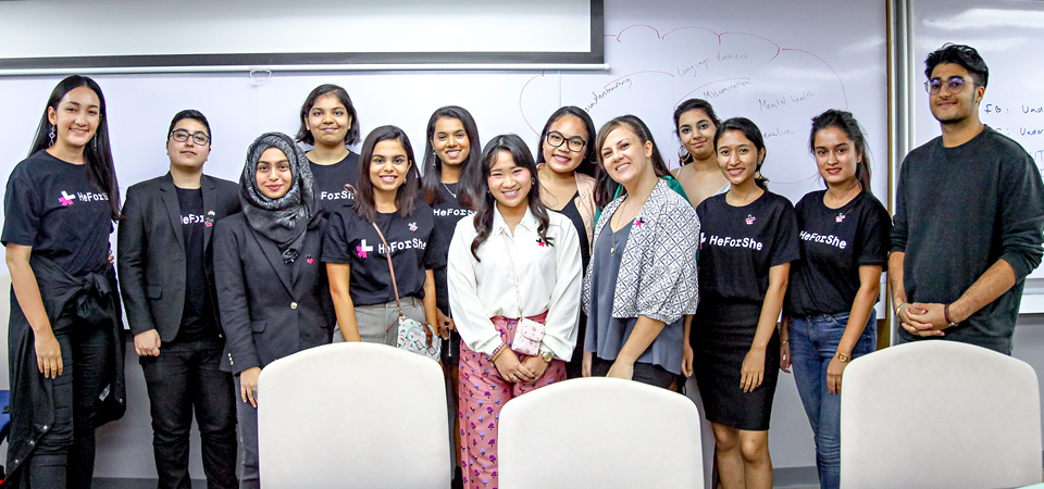Student participants and survivor-activists during the interactive, small group brainstorming session at Webster University Thailand. Photo: UN Women/Zaid Thanoon