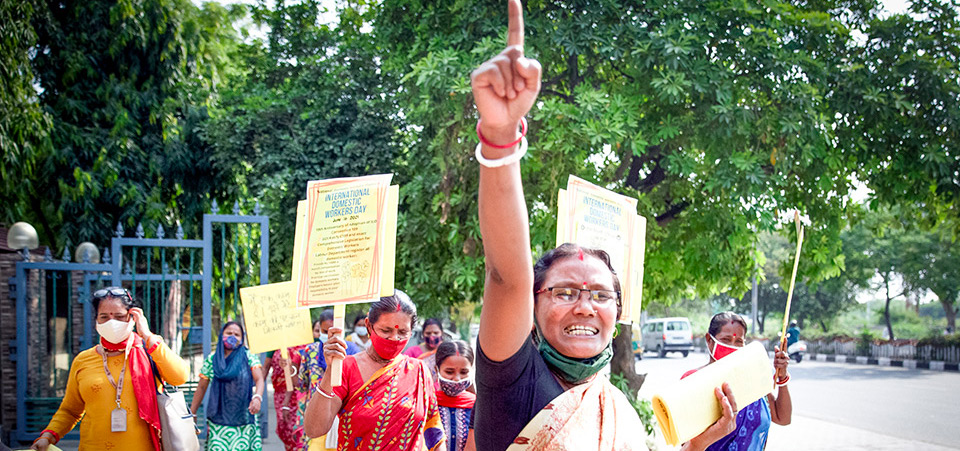 A recent report by the Center for Sustainable Employment at Azim Premji University in India found that during the first lockdown in 2020, 61 per cent of working men remained employed and 7 per cent lost employment. Photo: UN Women/Ruhani Kaur