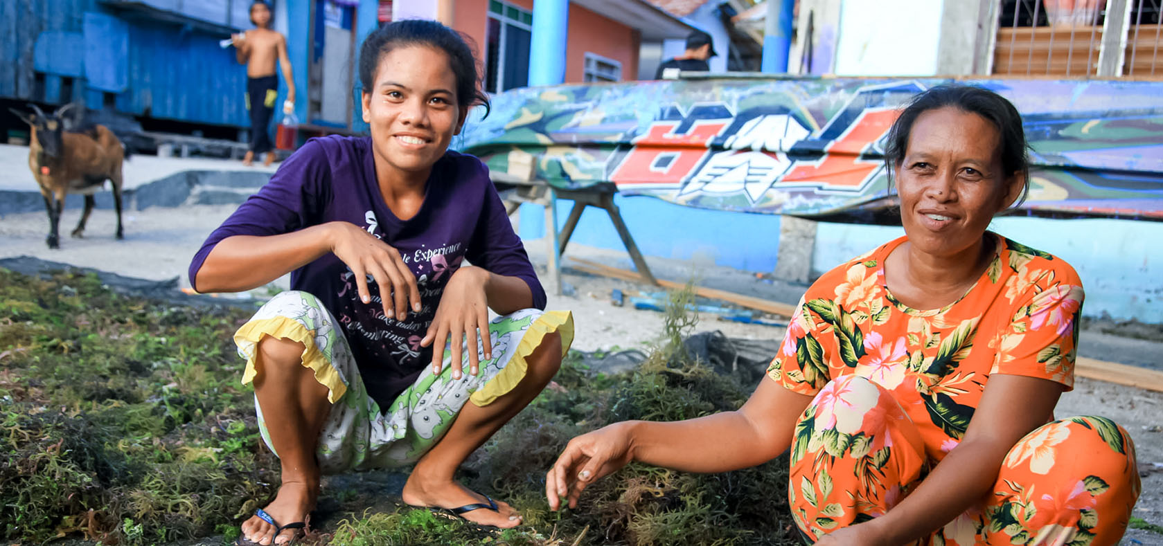 Mother and daughter from an Indigenous community in Zamboanga, Mindanao are working as seaweed farmers, a business that is increasingly threatened by global warming. Photo: Curtesy of Kathleen Lei Limayo
