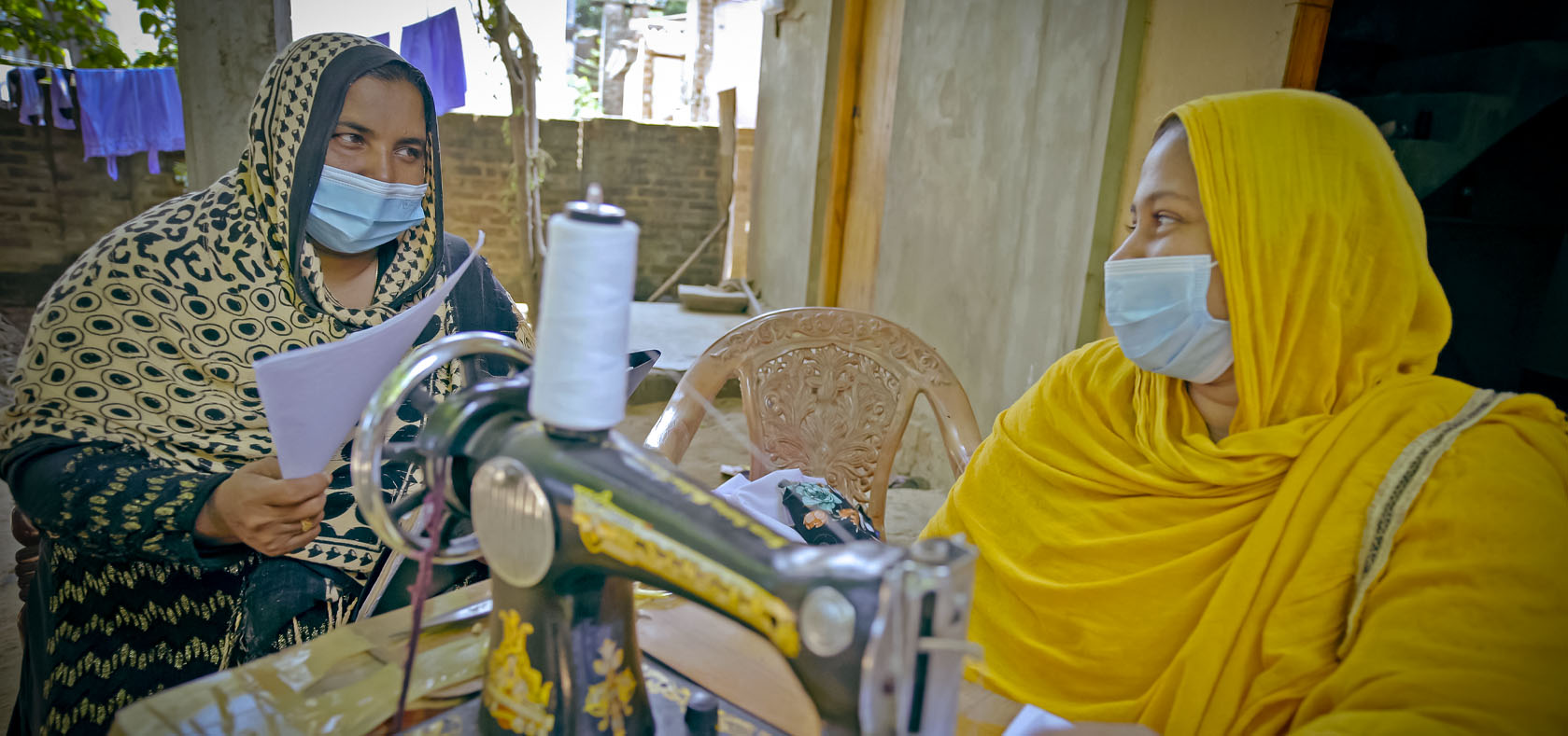 Social activist Shafeera Ansar (left) speaks to a woman who received a sewing machine from the Arafa Women’s Development Society, on 10 March 2022 Ampara, Eastern Province, Sri Lanka. Photo: UN Women/Raveendra Rohana