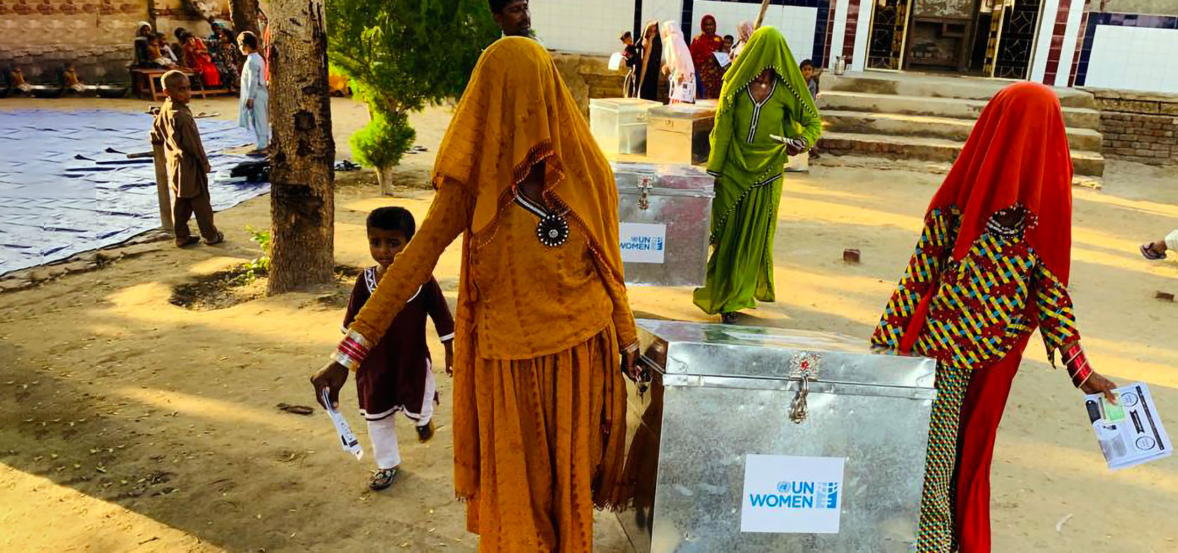 Kavita carries livelihood and hygiene packages at the distribution point in flood affected Khairpur district of Sindh province after the flood. Photo: UN Women/Kapil Dev