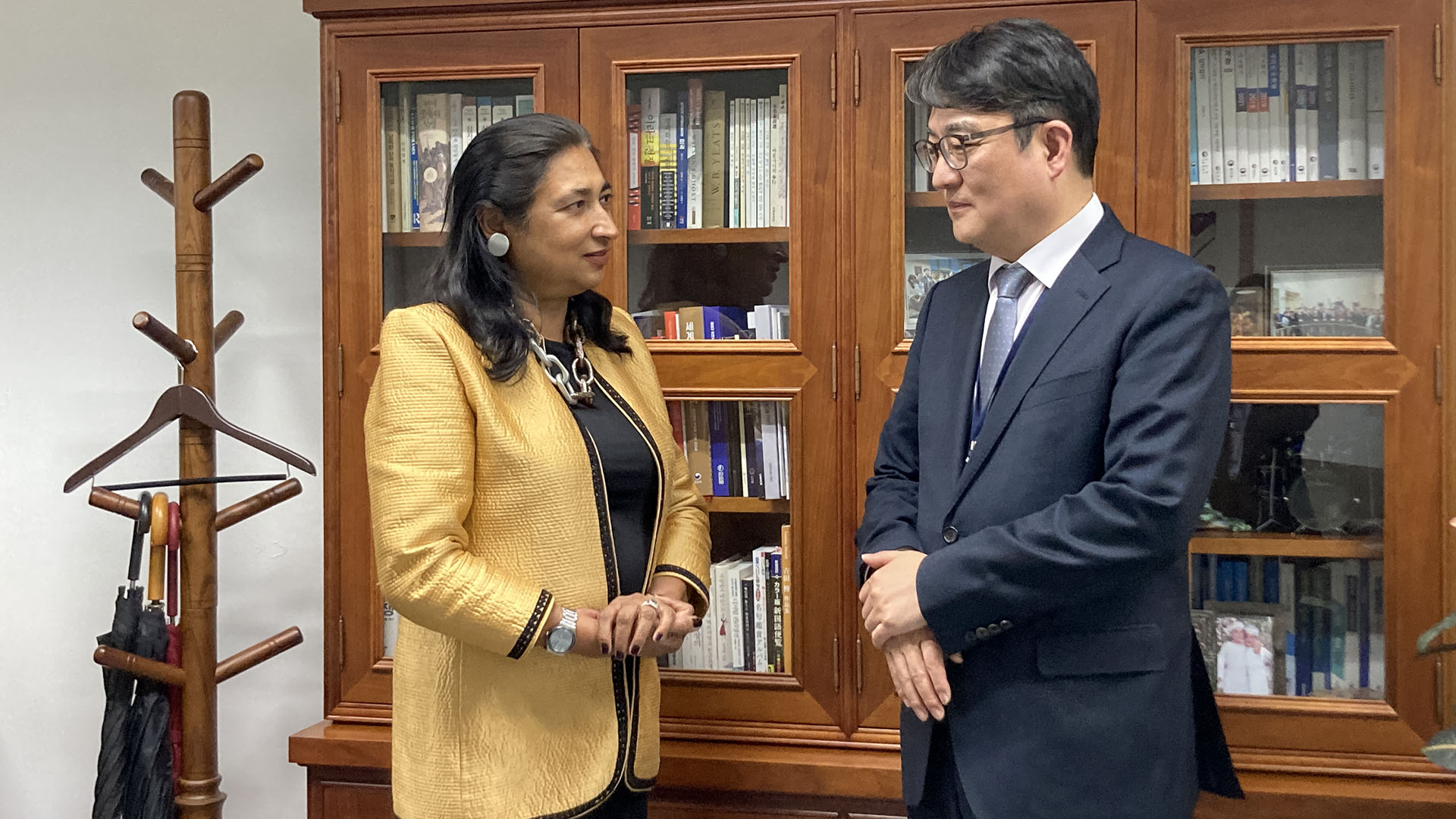 DED Bhatia met with H.E. Mr Yong-min Park, Deputy Minister for Multilateral and Global Affairs at Ministry of Foreign Affairs, Republic of Korea. Photo: UN Women/Yoomi Jun