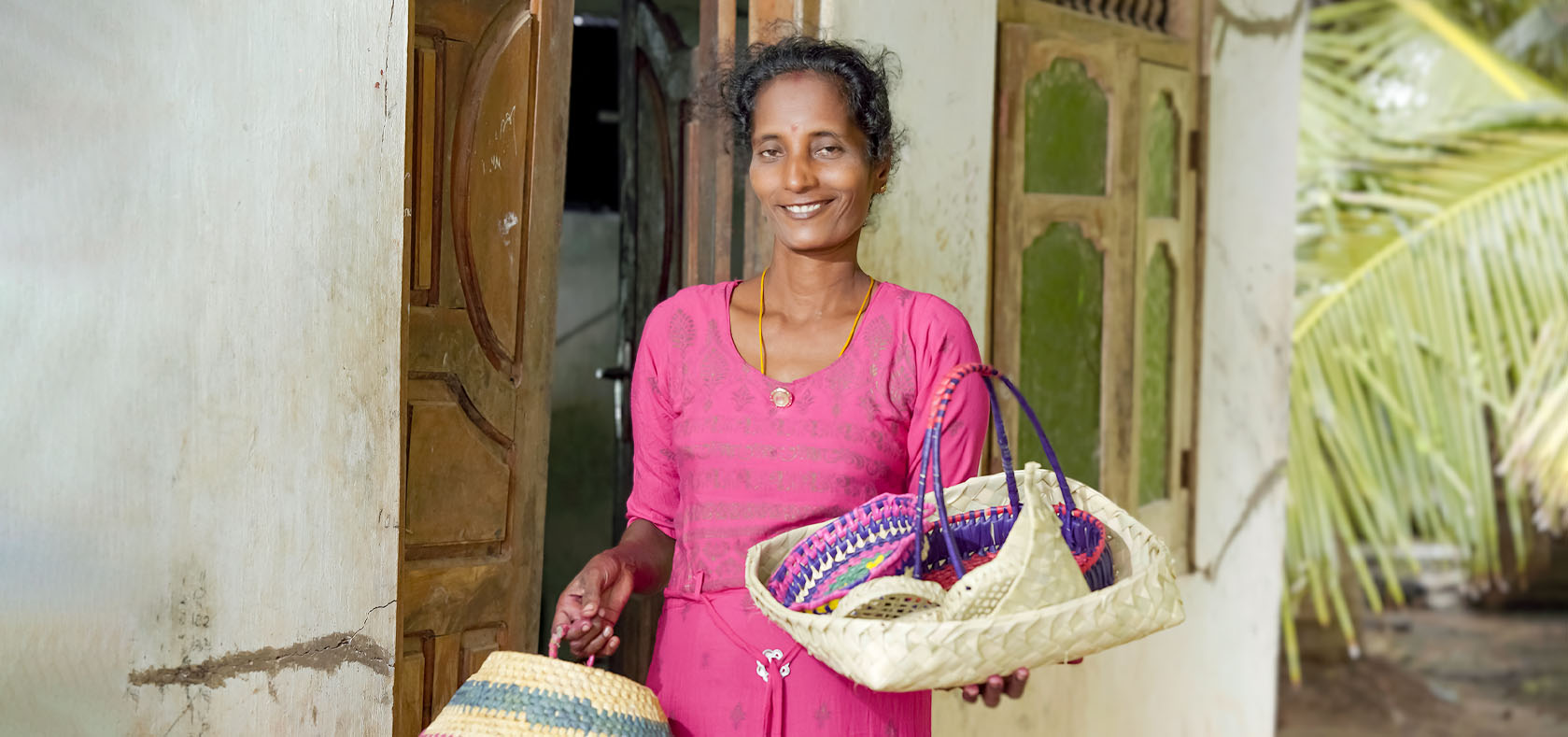 Gnanasegaram Rangithakaladevi holds her newly completed weaving products. Photo: UN Women Sri Lanka/Raveendra Rohana