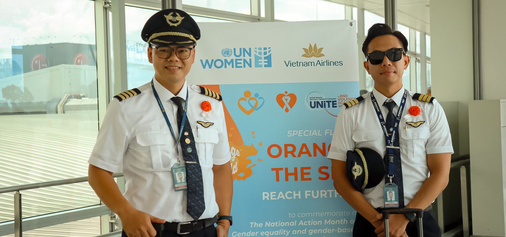 Pilots of flight VN209 with orange flower pins. Photo: UN Women/Khánh Linh