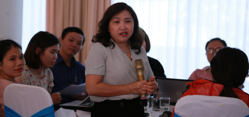 Print journalists attending the November workshop share with each other the challenges they face in reporting on natural disasters in Viet Nam.