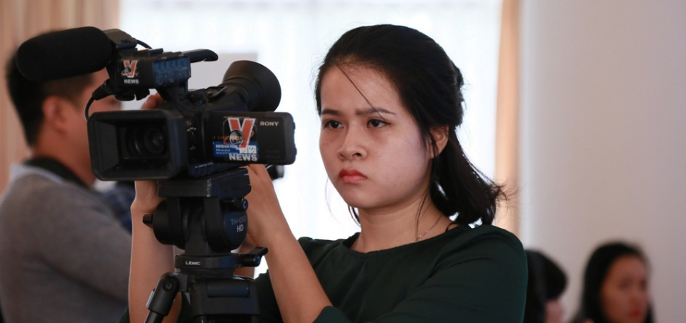 A broadcast journalist participating in the November workshop shoots a simulation of a talk show on gender, climate change and natural disasters.