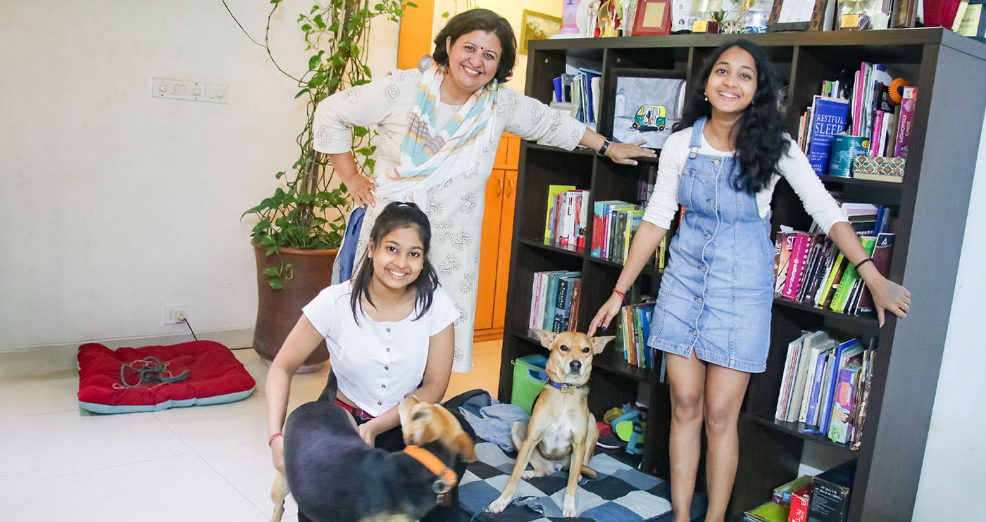 Co-founder Malini Parmar with her daughters and pets in their home in Bangalore. Photo: UN Women/Zoya Khanday