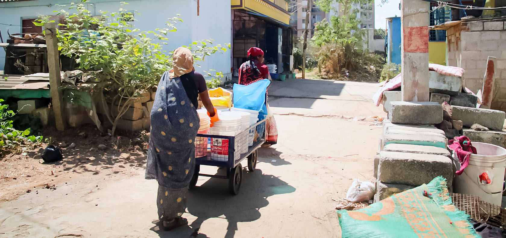The Stonesoup garbage collection team in Kannamangla. Photo: UN Women/ Zoya Khanday