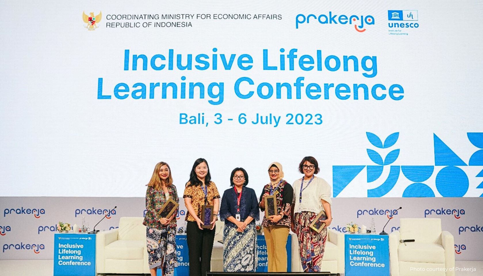 Ms. Tessa Wijaya, COO and Co-founder of Xendit; Ms. Annie An Dongmei, senior solutions architect of Amazon Web Services; Ms. Denni Puspa Purbasari, Executive Director of PMO Prakerja; Ms.Dian Siswarini, CEO of PT XL Axiata; and Ms. Dwi Faiz, Head of Programmes UN Women Indonesia, joined online by Ms. Kanta Singh, Deputy Country Representative, UN Women India, presented their insights and experiences on Women in Technology in the Inclusive Lifelong Learning Conference, held in Bali, Indonesia, on 3 July 2023