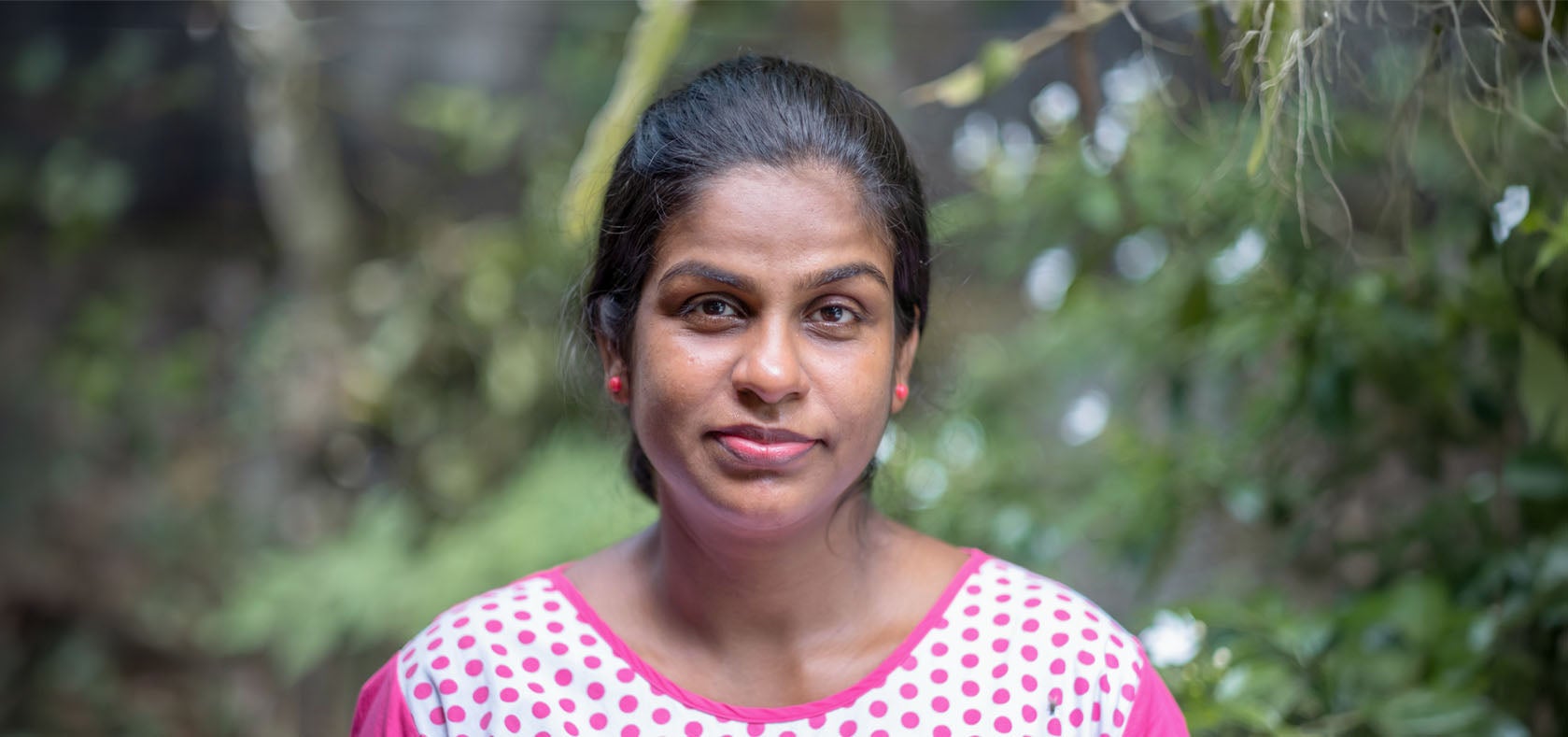 Entrepreneur Devi Dismika Dayanjali, at her home in Kesbewa, a suburb in Colombo. Photo: UN Women Sri Lanka/Ruvin De Silva. 