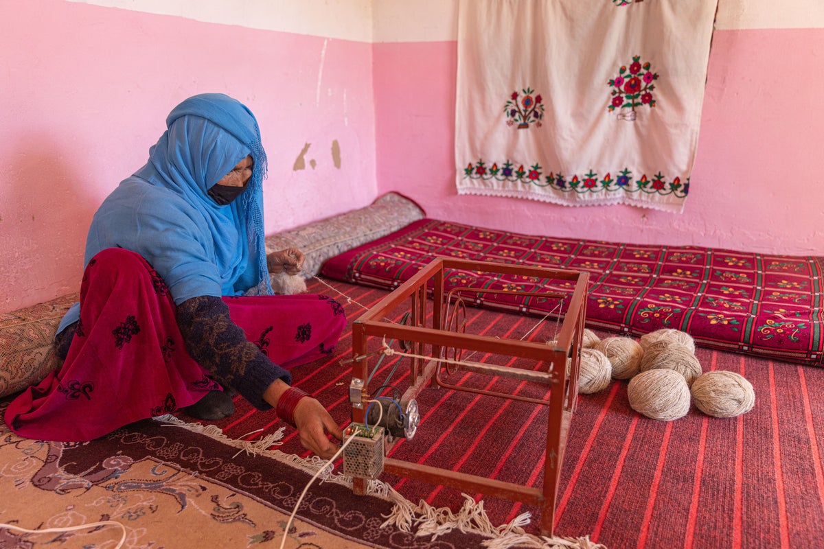 Hamida and her colleagues received new machines from UN Women.