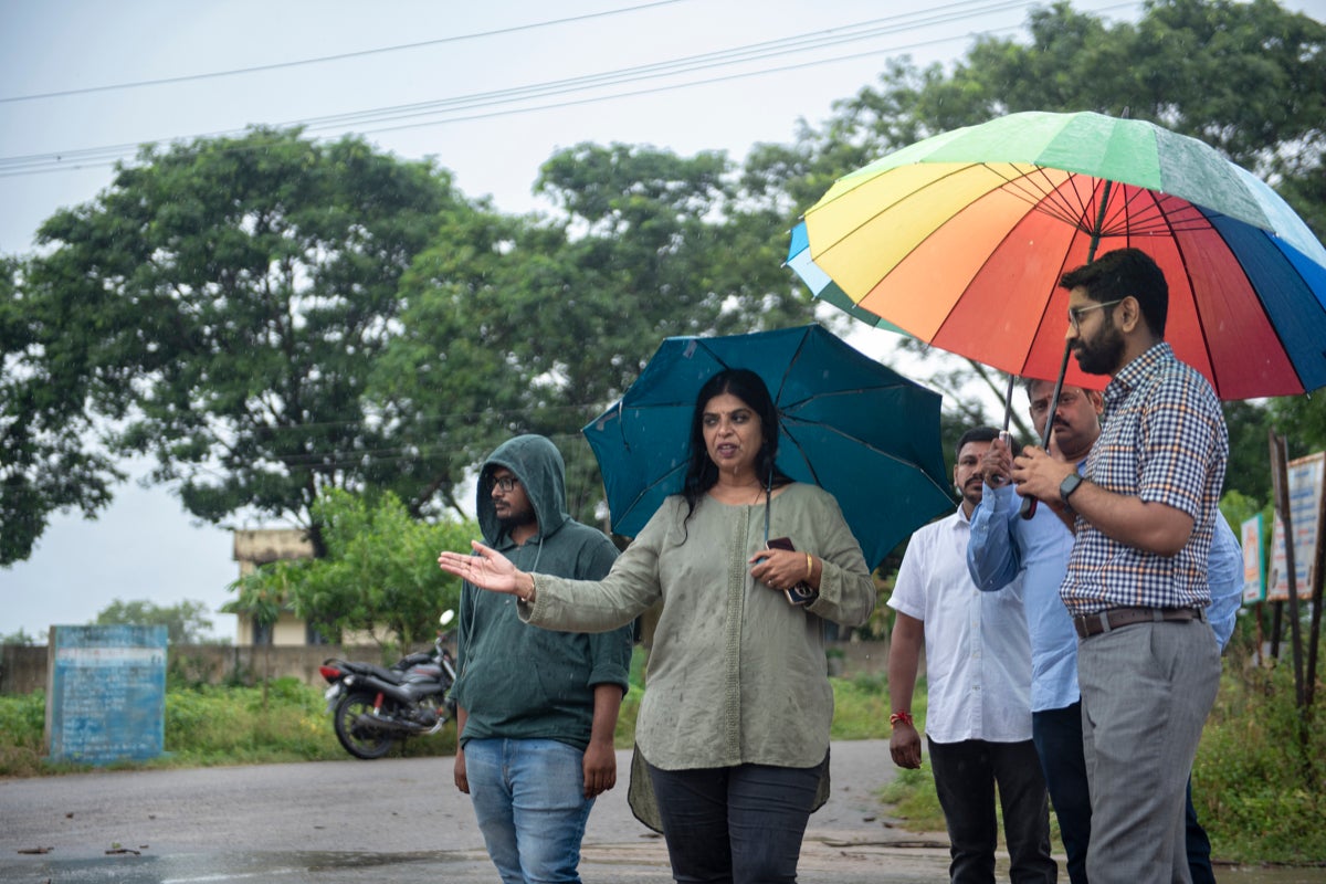 Kalpana discusses the restoration of a stepwell with district collector Jitesh Patil.