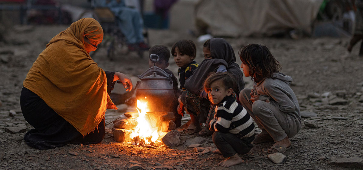 Hundreds of thousands of Afghans face harsh returns after expulsion from Pakistan. Photo: UN Women/Sayed Habib Bidell