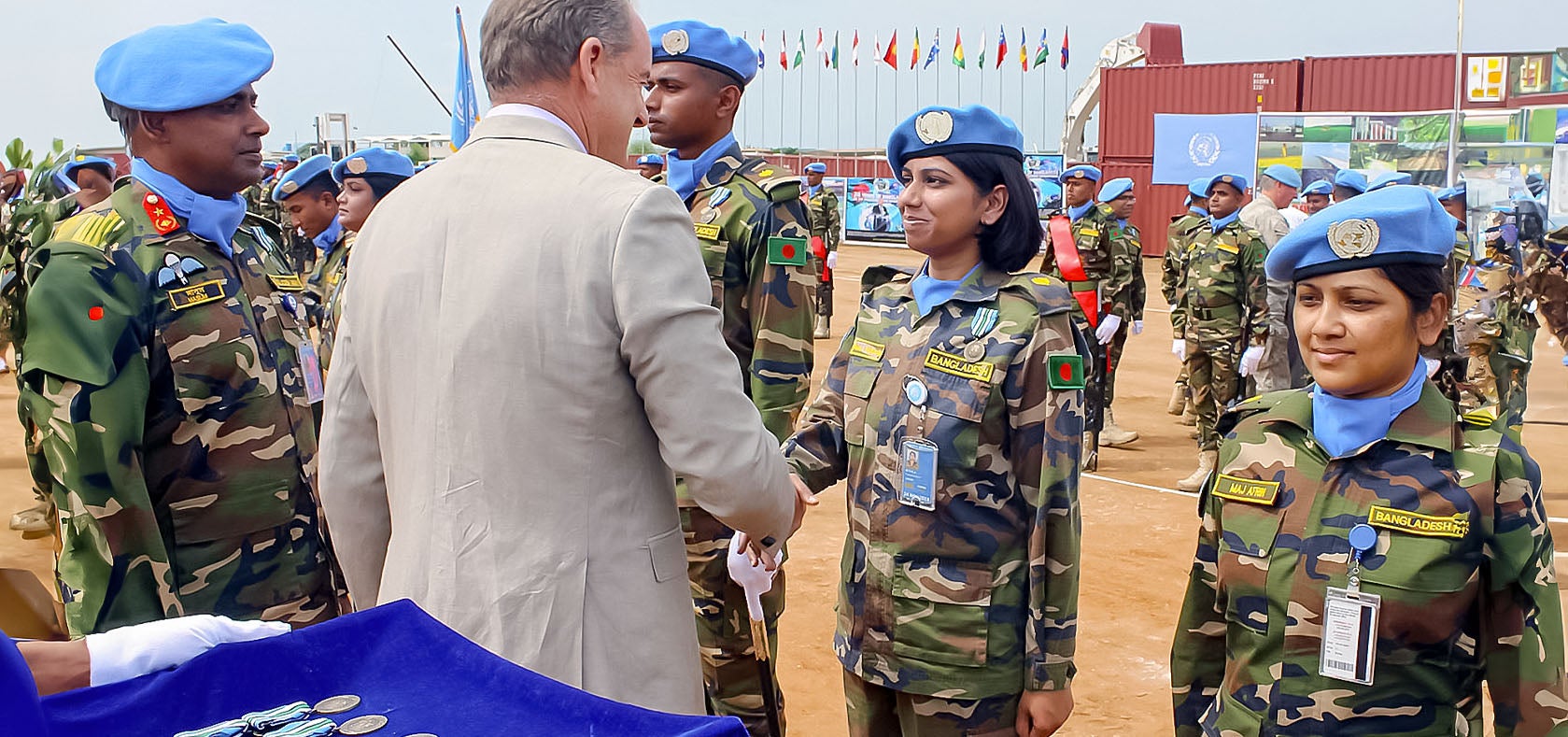 Lieutenant Colonel Rubana receives medal for serving with UN Peacekeeping in South Sudan. Photo: Bangladeshi Engineer Contingent (RPF-1)/ UNMISS
