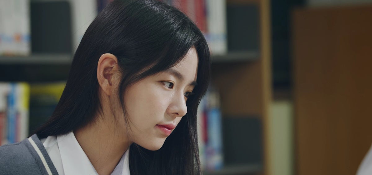 Eunbin Amylia Hong posing for the school promotion video on 2023 April.