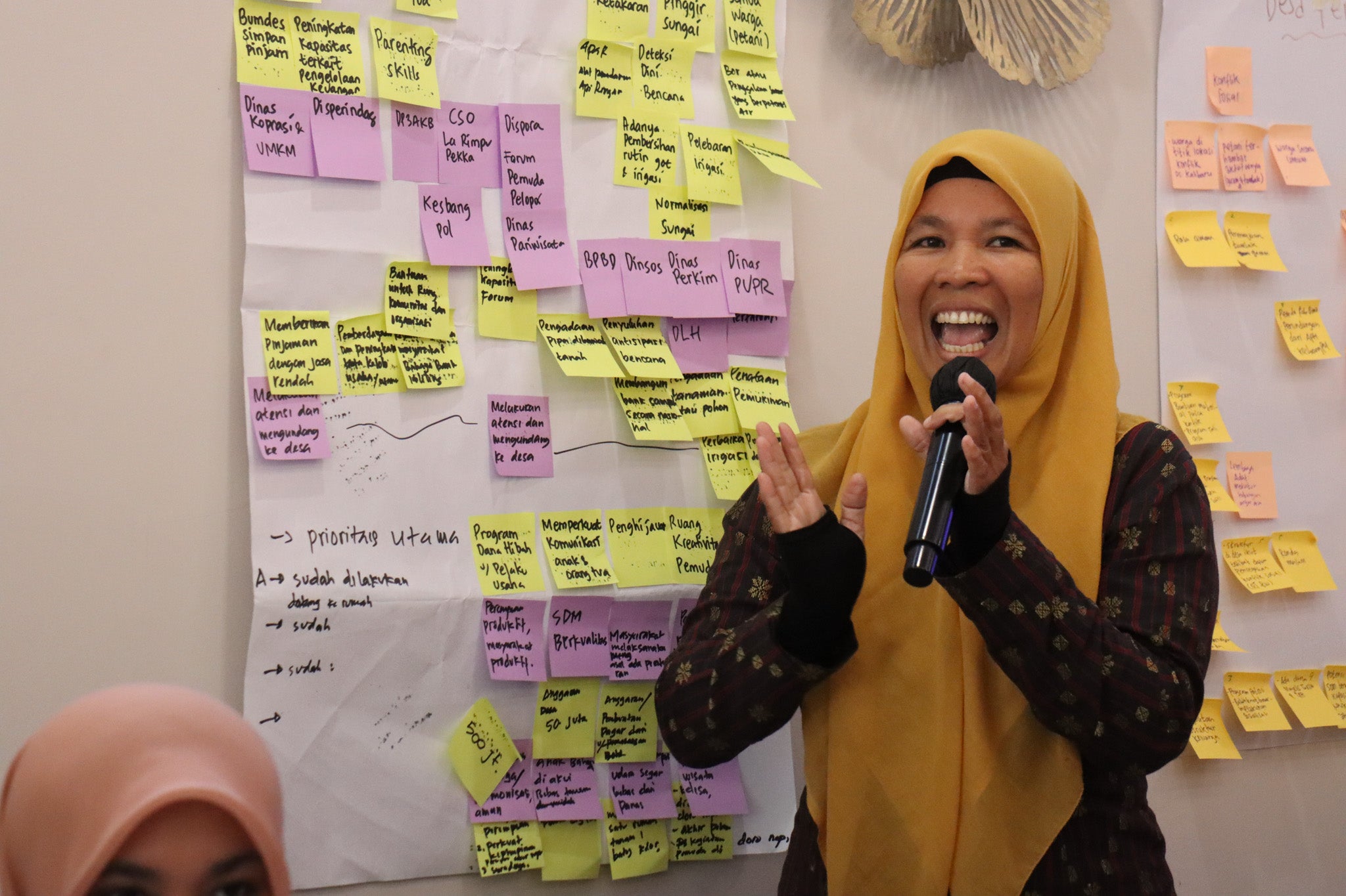 Women participant in Bima, West Nusa Tenggara shares her village strategies in facing the risk of disaster, social conflict, and violent extremism in their villages on 23 July 2024.