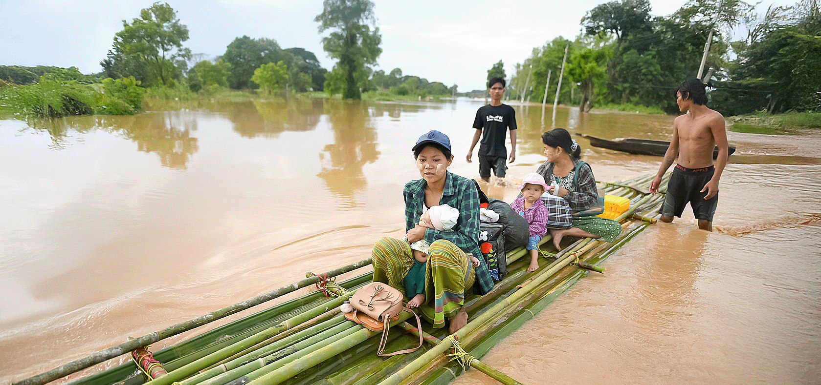 Two women and their children displaced by flooding in Myanmar’s Bago Region. Photo: Courtesy of the World Food Programme