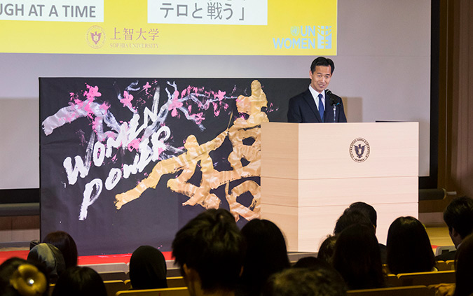 Mitsunari Okamoto, Parliamentary Vice-Minister, Ministry of Foreign Affairs, Japan, gives welcome remarks at the evening event. Photo: UN Women/STORY CO., LTD
