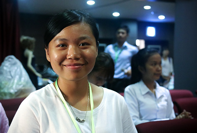 Ek Apsara, a freshman of Puthisastra University, joiedt the International Women's Day in Cambodia with the message "Women have to come together in order to solve our common problem. Do not hide it or keep it to oneself. We have to learn to value ourselves before asking others to value us."   Photo: UN Women/Sreynich Leng