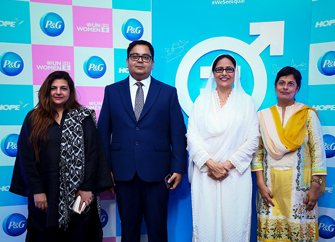 Faria Salman, Head of Communications, Strategic Management & Partnerships Unit  UN Women; Sami Ahmed, Vice President P&G Pakistan; Senator Khush Bakht Shujat; Dr. Mubina Agboatwalla, Chairperson Hope. Photo: P&G Pakistan