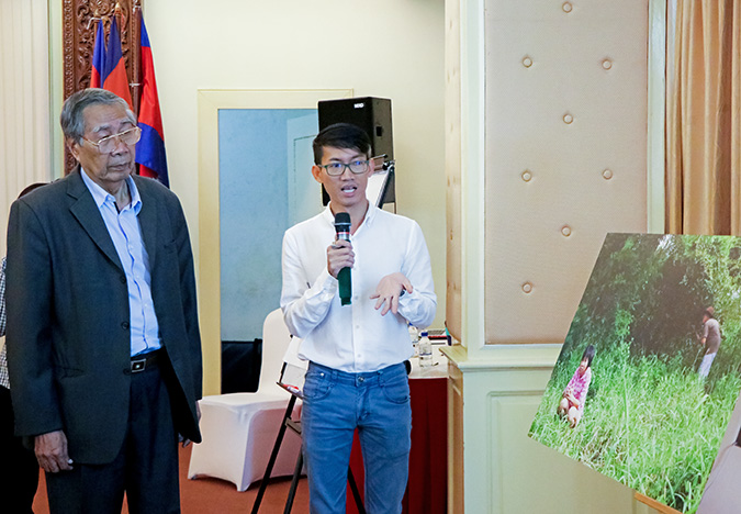The 31 May event included an exhibition of photos related to LGBTIQ concerns. Photo: UN Women/Sreynich Leng