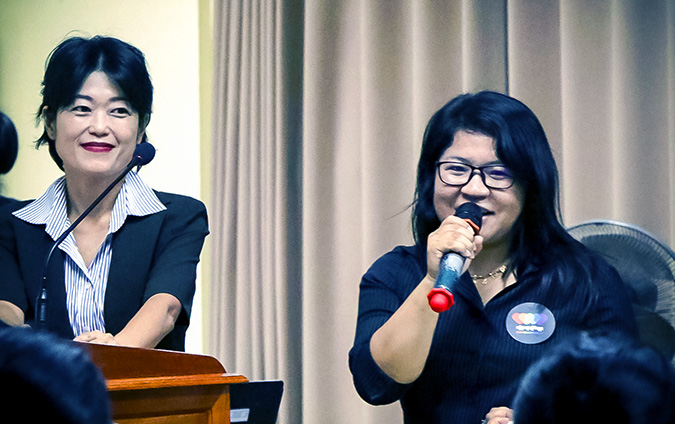 Prof. Kasumi Nakagawa, left, with her interprerter, introduces the LOVEISDIVERSITY team to her students in Gender Studies at Pannasastra University of Cambodia on 8 June. Photo: UN Women/Sreynich Leng