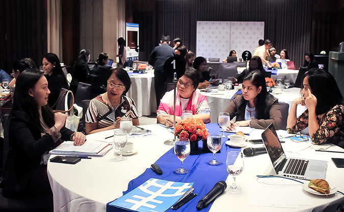 Officials of the governments of Caloocan, Malabon, Navotas and Valenzuela cities of Metro Manila discuss at the forum on 12 July how they can make the cities safe for women and girls. Photo: UN Women/Minjeong Ham