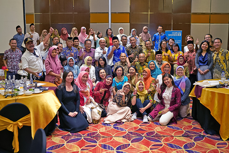 The workshop hosted individuals from all reaches of Java Island, posing here for a group photo. What started as a movement within women's groups now has the support of entire communities. Photo: UN Women/Eric Gourlan