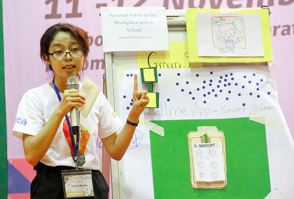 Montha Kanika, a student, talks about her team’s prototype solution to sexual harassment at the innovation workshop on 12 November. Photo: UN Women/Leng Sreynich