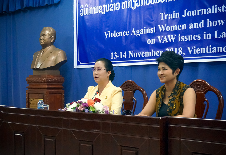 Montira Narvichien of UN Women, right, leads the workshop for Lao journalists on covering women's issues more sensitively. Photo: UN Women/Yerang Kim