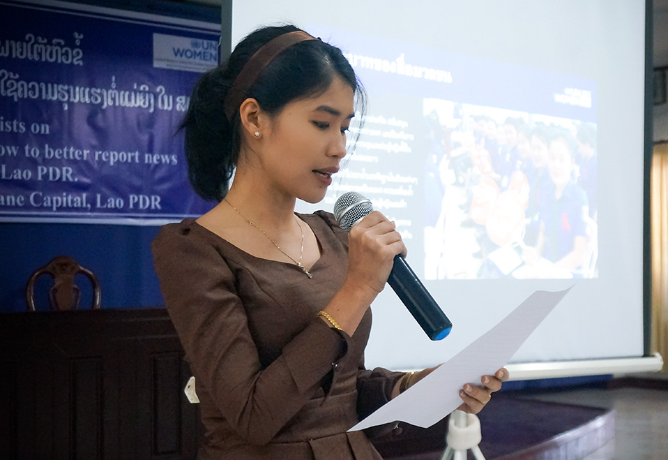 Sounita Phimmasone, a news anchor from Lao National Television, shares what she learned in the journalism training on 14 November. Photo: UN Women/Yerang Kim