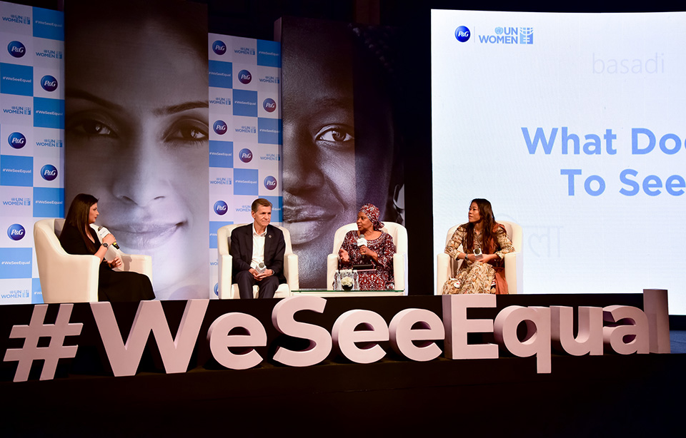 UN Women Executive Director Phumzile Mlambo-Ngcuka, Chief Brand Officer, P&G, Marc Pritchard, Indian Olympic Boxer and 6 time World Amateur Boxing champion, Mary Kom, in a discussion with Shruti Mishra, Anchor, CNBC-TV 18, during a panel on ‘What does it take to see equal?’ at the #WeSeeEqual Summit, co-hosted by P&G and UN Women in Mumbai. Photo: UN Women/Sarabjeet Dhillon