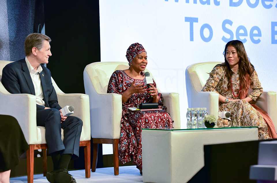 UN Women Executive Director, Phumzile Mlambo-Ngcuka, P&G Chief Brand Officer, Marc Pritchard, and Indian Olympic Boxer and 6 time World Amateur Boxing champion, Mary Kom, in a discussion during a panel on ‘What does it take to see equal?’ at the #WeSeeEqual Summit, co-hosted by P&G and UN Women in Mumbai. Photo: UN Women/Sarabjeet Dhillon