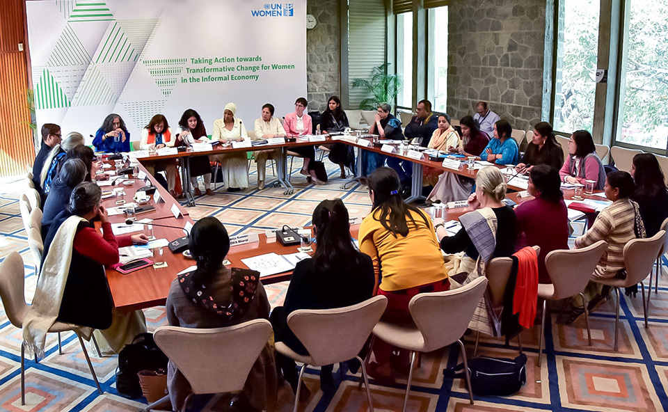 The Executive Director took part in a civil society consultation on ‘Taking Action Towards Transformative Change for Women in the Informal Sector in India’. Photo: UN Women/Sarabjeet Dhillon