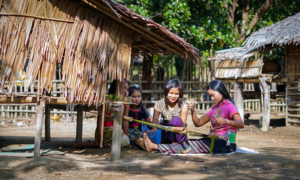 Kyar Zan Phyu (right) practices the back-strap loom weaving skills she learnt through UN Women implementing partner, CERA in late 2018. Photo: UN Women/Salai Hsan Myat Htoo