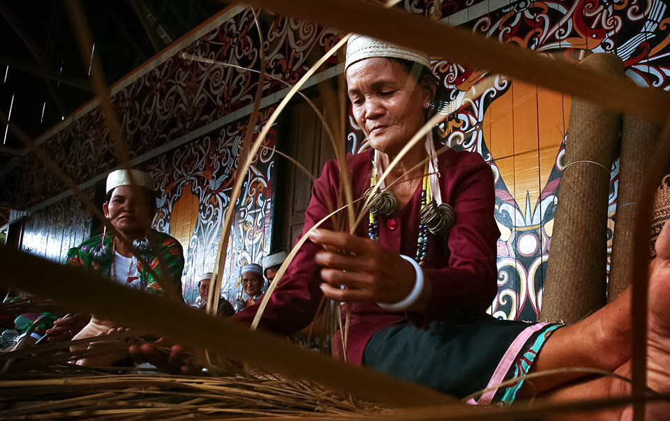 A Dayak woman. Photo: UN Photo/Yusuf Ahmad