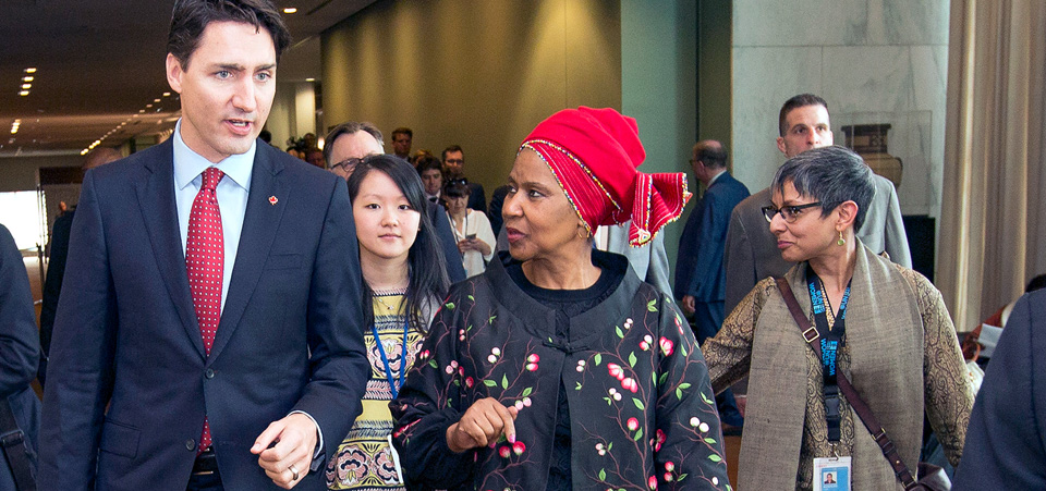 During a public conversation at UN Headquarters today, Canadian Prime Minister Justin Trudeau and UN Women Executive Director Phumzile Mlambo-Ngcuka called on global leaders to do more to ensure gender equality and promote women’s empowerment.  Photo: UN Women/Ryan Brown
