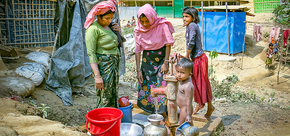 People are seen in Balukhali camp March 6, 2018 in Cox's Bazar, Bangladesh. Photo: UN Women/Allison Joycerrren