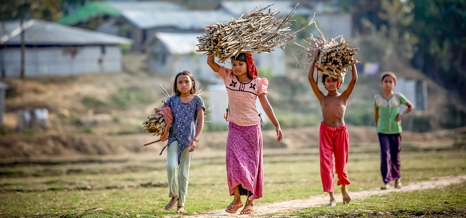 Girls carry firewood in Balukhali camp March 5, 2018 in Cox's Bazar, Bangladesh.  Photo: UN Women/Allison Joyce