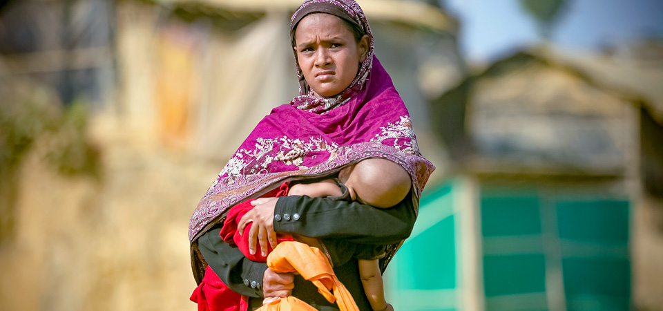 A woman is seen in Balukhali camp March 5, 2018 in Cox's Bazar, Bangladesh. Photo: UN Women/Allison Joyce