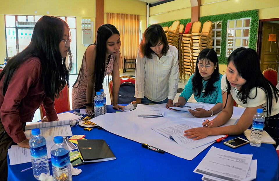 Groups develop draft advocacy campaigns during the training. Photo: UN Women/Salai Hsan Myat Htoo