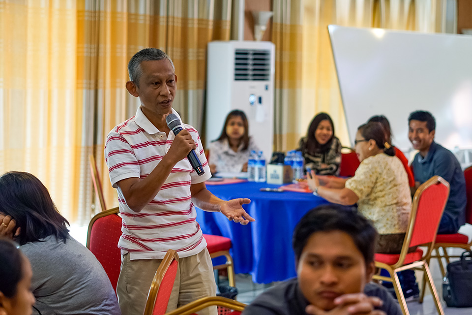 Training participants share experiences in carrying out advocacy campaigns. Photo: UN Women/Salai Hsan Myat Htoo