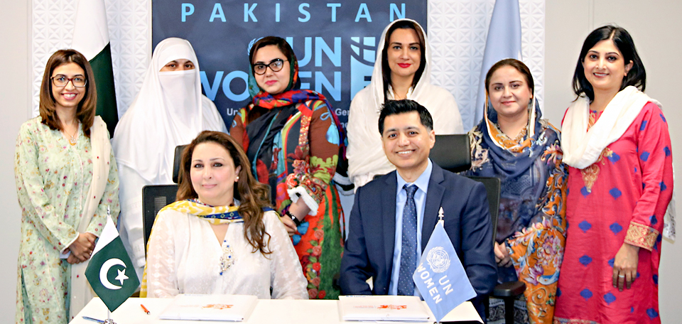 Chairperson Women Parliamentary Caucus KP Maliha Asgher Khan, Country Rep. UN Women Pakistan Jamshed Kazi and other officials after signining of MoU in Isb