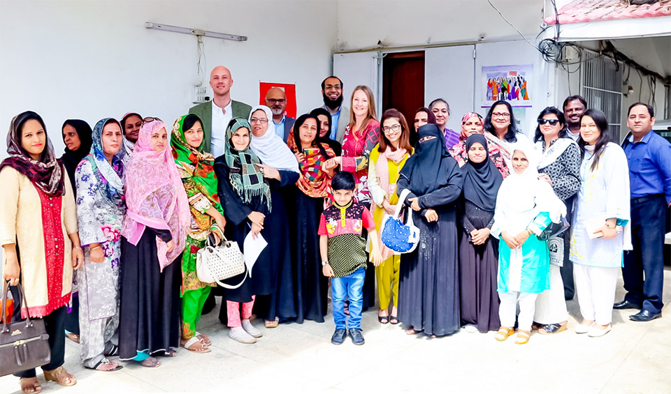 Women Home-Based Workers from Karachi pose with Norwegian delegates and UN Women staff after their meeting at HomeNet Pakistan. Photo: UN Women/Habib Asgher