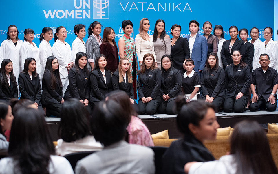 Employees of Vatanika Group at the press conference. Photo: UN Women/Pairach Homtong