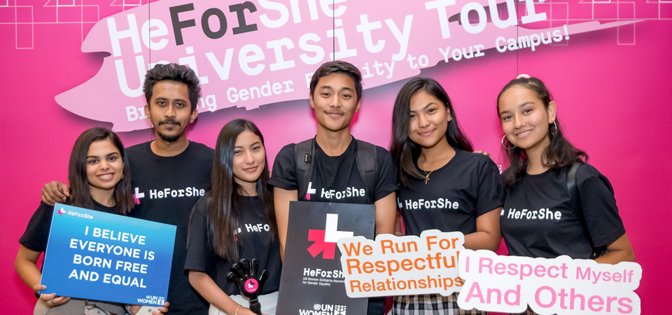 Students at Webster University Thailand show their support for gender equality at the HeForShe University Tour. Photo:Webster University Thailand/Arun Prakash Sharma