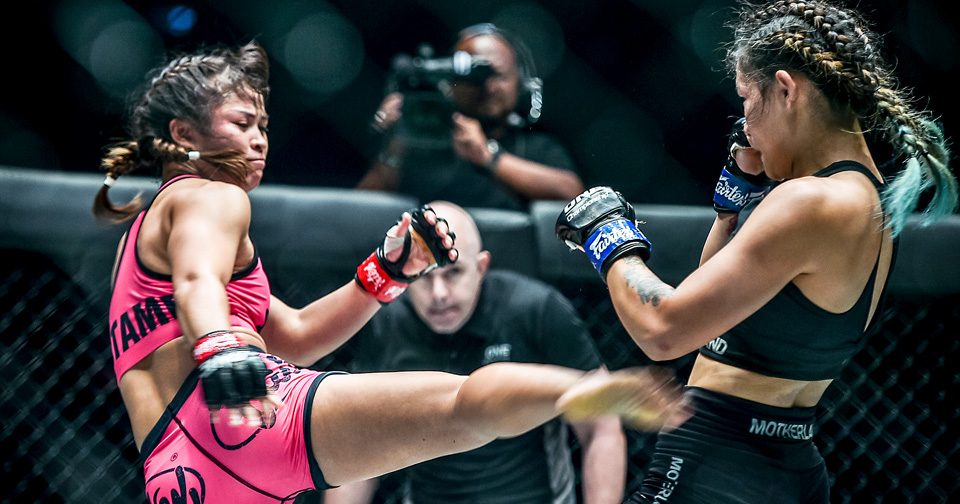 Stamp, left, at the ONE: DREAMS OF GOLD competition in Bangkok on 16 August. Photo: ONE Championship